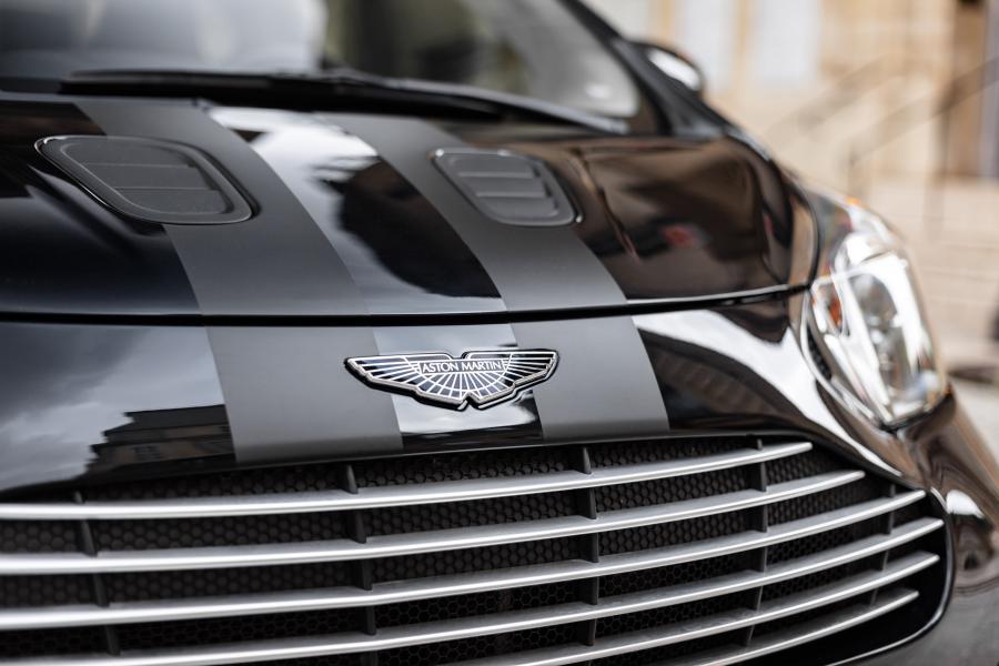 Детали экстерьера Aston Martin Cygnet Launch Edition Black 2011 года  (фото 2 из 32)